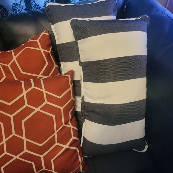 BEAUTIFUL 3-SET SOFA PILLOW BUNDLE- GET 3 DIFFERENT SETS for ONLY $14.00 - Picture 4 of 4